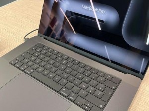 1819 岁 MacBookPro 的外观设计简约时尚，尽显高端大气