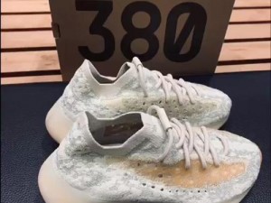 yeezy380 蜜桃粉和白色解读：一款兼具少女感与时尚感的运动鞋